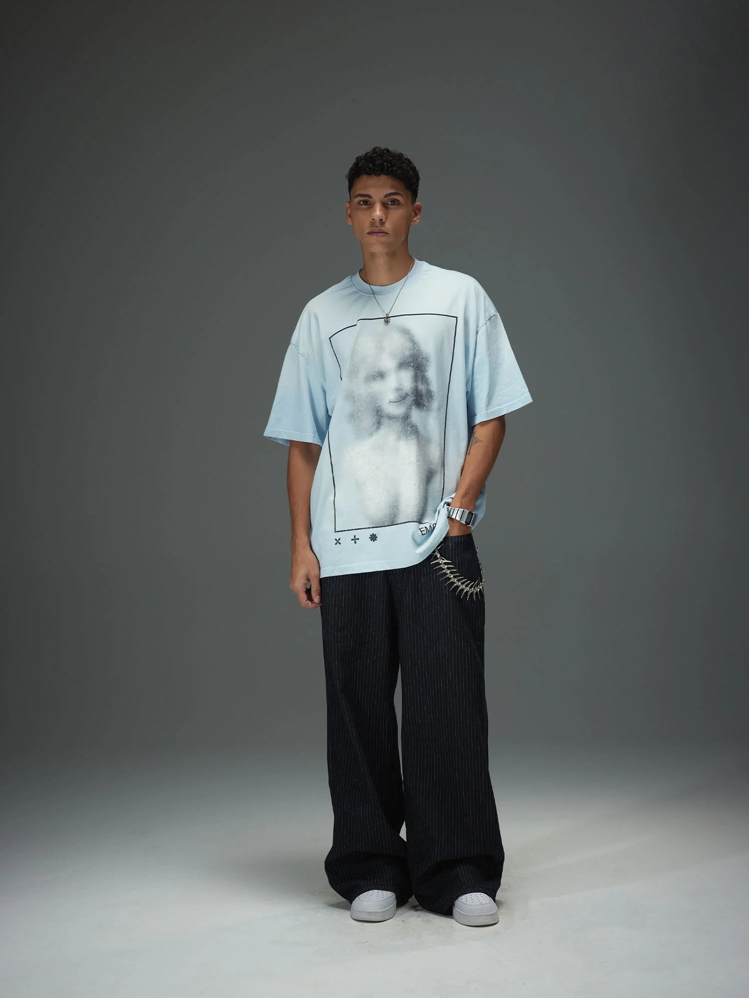Blurred Graphic Frame Tee